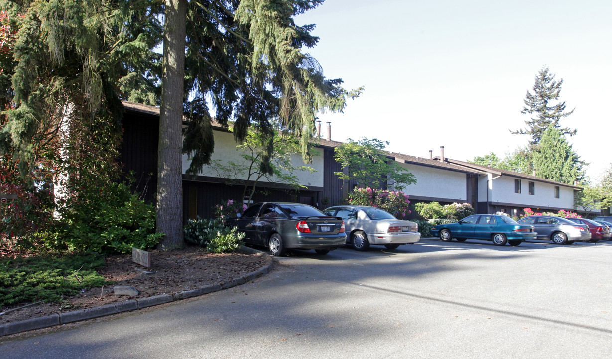 Sir James Court Apartments in Edmonds, WA - Foto de edificio