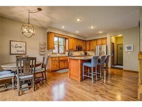 2456 Hunter Dr in Chanhassen, MN - Foto de edificio - Building Photo