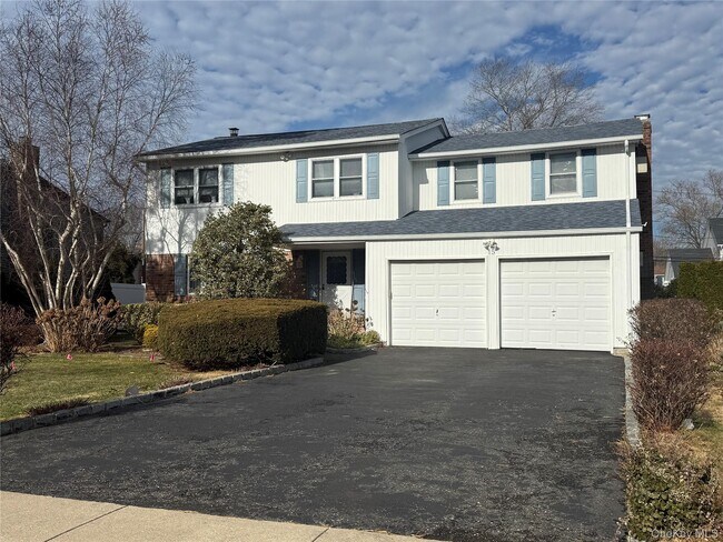 15 Sherry Ln in Hauppauge, NY - Building Photo - Building Photo