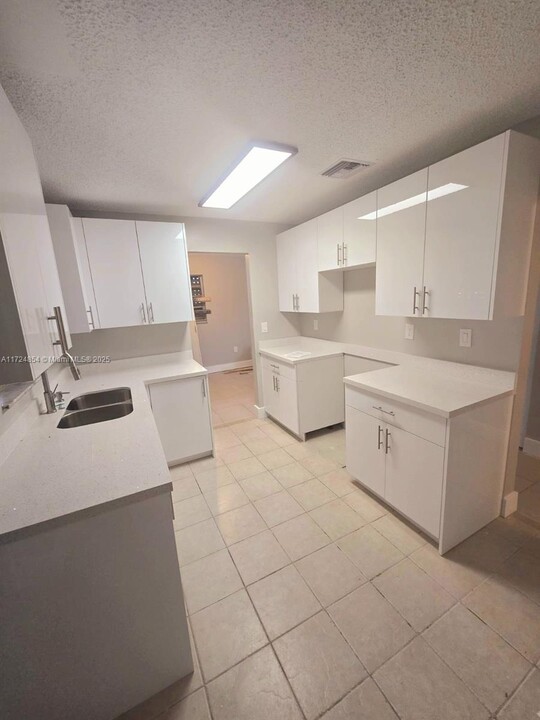 10301 SW 175th St in Miami, FL - Building Photo