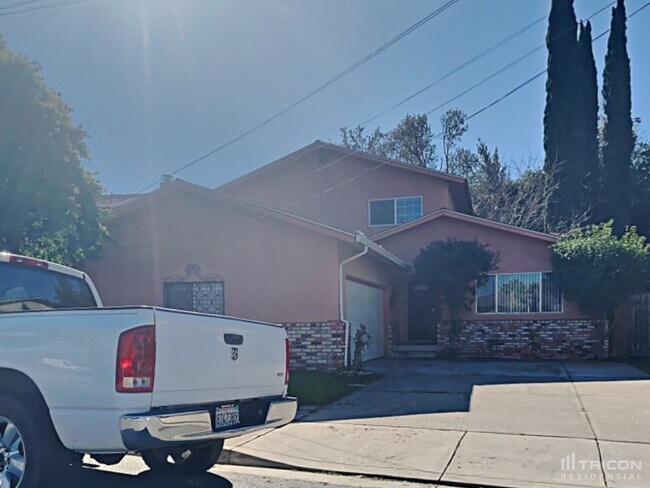 62 S Lake Dr in Antioch, CA - Building Photo - Building Photo
