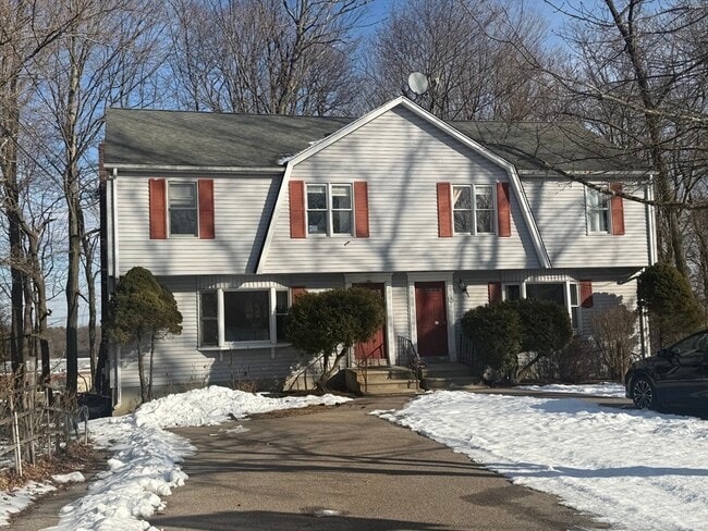 17 Julian Ln in Milford, MA - Building Photo - Building Photo