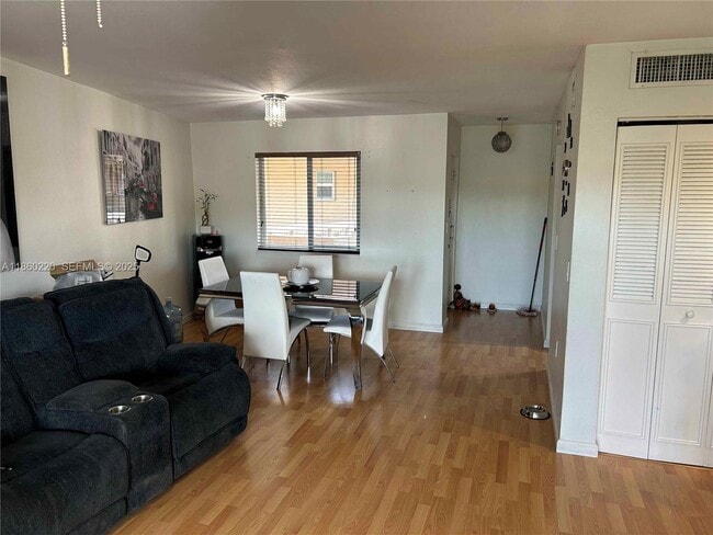 7480 Miami Lakes Dr in Miami Lakes, FL - Building Photo - Building Photo