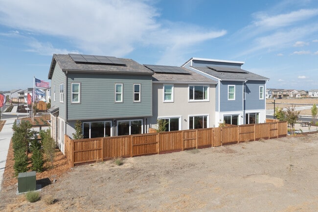 Tricon Delta Shores in Sacramento, CA - Building Photo - Building Photo