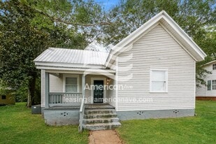 16 Curran Ave in Lagrange, GA - Building Photo