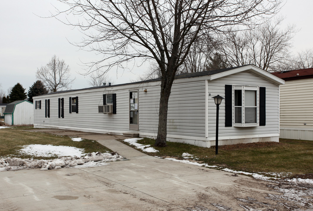 Webberville Park Co in Webberville, MI - Building Photo