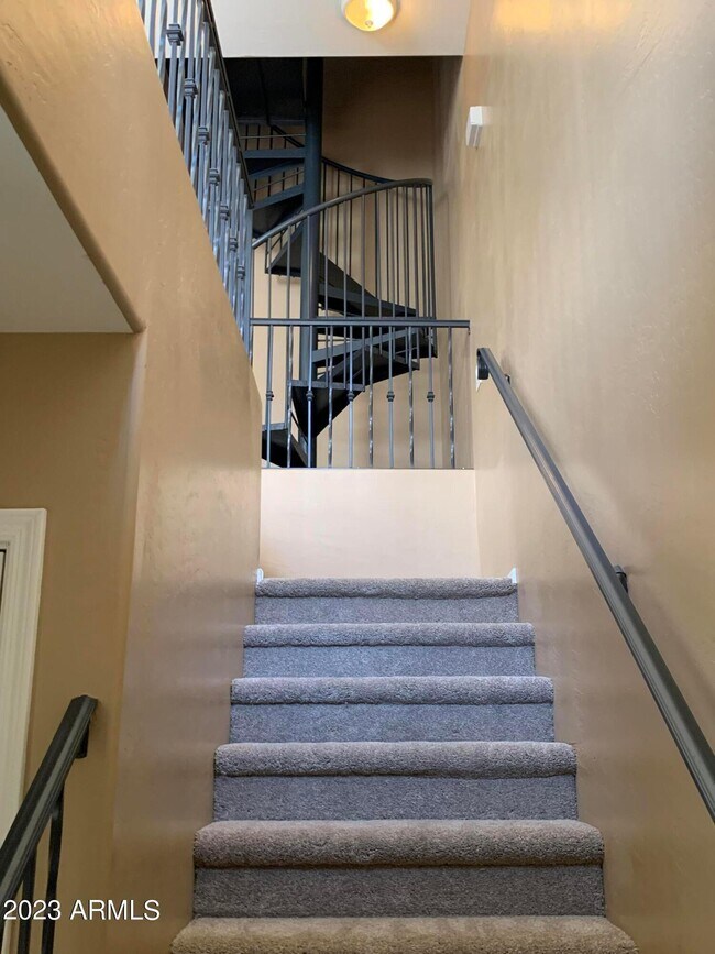 5709 S 21st Terrace in Phoenix, AZ - Foto de edificio - Building Photo