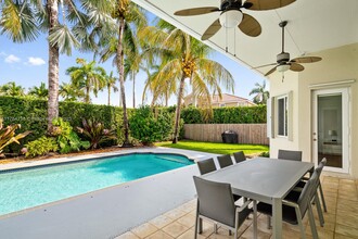 8427 SW 138th Terrace in Palmetto Bay, FL - Building Photo - Building Photo
