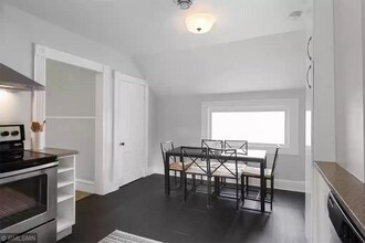 327 5th St SE in Minneapolis, MN - Building Photo - Building Photo