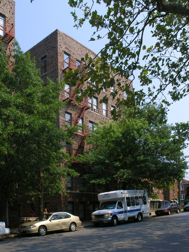 1534 Ericson Pl in Bronx, NY - Foto de edificio - Building Photo