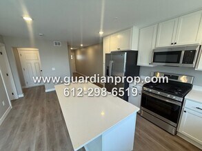8861 Granite Ct in Woodbury, MN - Building Photo - Building Photo