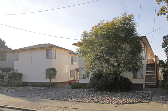 2046-2050 Alameda Ave in Alameda, CA - Foto de edificio - Building Photo