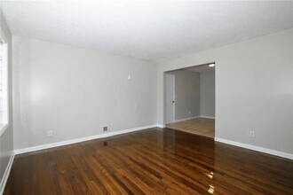 722 Tara Cir SE in Atlanta, GA - Building Photo - Building Photo