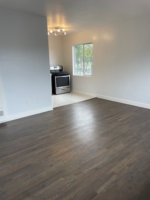 907 N Poinsettia Pl, Unit B in Los Angeles, CA - Building Photo - Building Photo