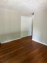 503 S 3rd St in Ellettsville, IN - Foto de edificio - Building Photo