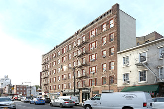 201-205 West 11th Street in New York, NY - Building Photo - Building Photo