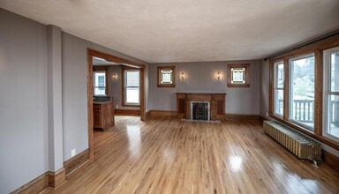 979 Marshall Ave in St. Paul, MN - Building Photo - Building Photo