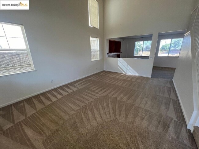 948 Cape May Dr in Pittsburg, CA - Building Photo - Building Photo