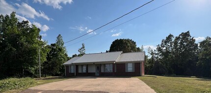 33 Co Rd 398 in Taylor, MS - Building Photo - Building Photo