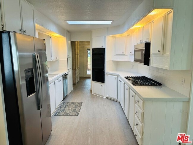 property at 406 S Paseo Laredo