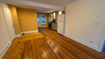 16 Clifford St, Unit 4 in Easthampton, MA - Building Photo