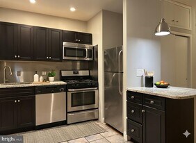 114 N 3rd St in Philadelphia, PA - Building Photo