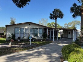 617 Webb Way in Lady Lake, FL - Building Photo