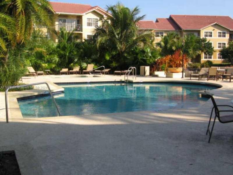 8977 Wiles Rd, Unit 105 in Coral Springs, FL - Foto de edificio