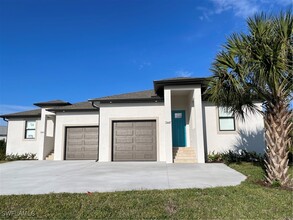 13441 Pine Needle Ln in Ft. Myers, FL - Foto de edificio - Building Photo