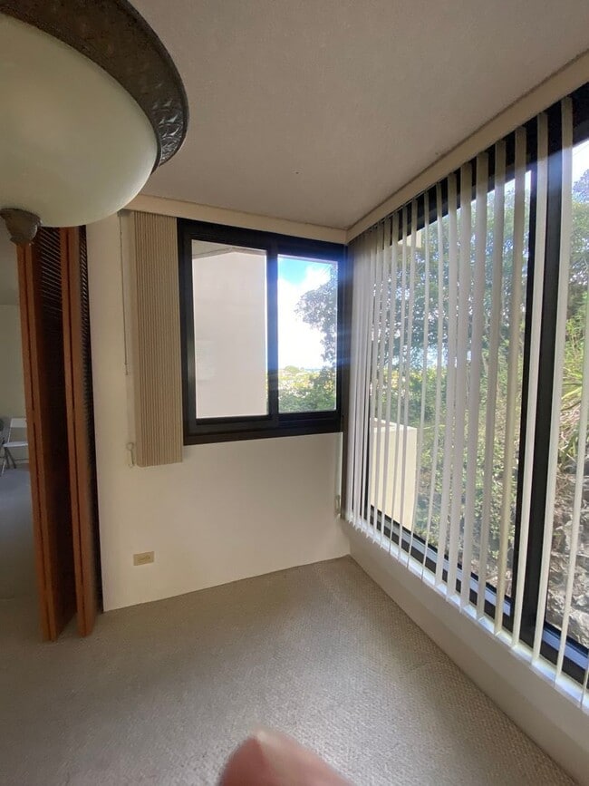 250 Kawaihae St in Honolulu, HI - Building Photo - Building Photo