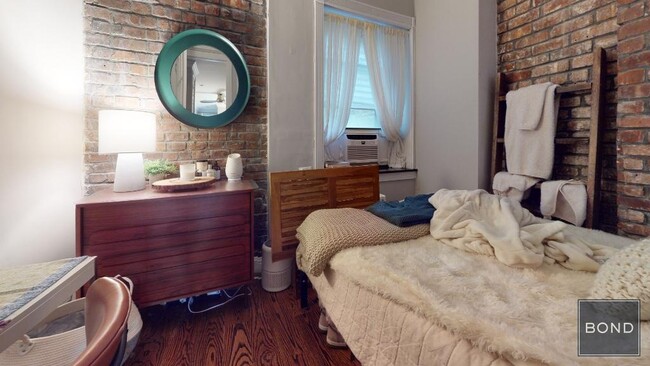 325 E 5th St in New York, NY - Building Photo - Building Photo