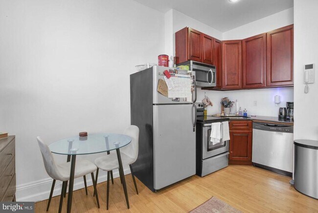 619 S 16th St in Philadelphia, PA - Building Photo - Building Photo