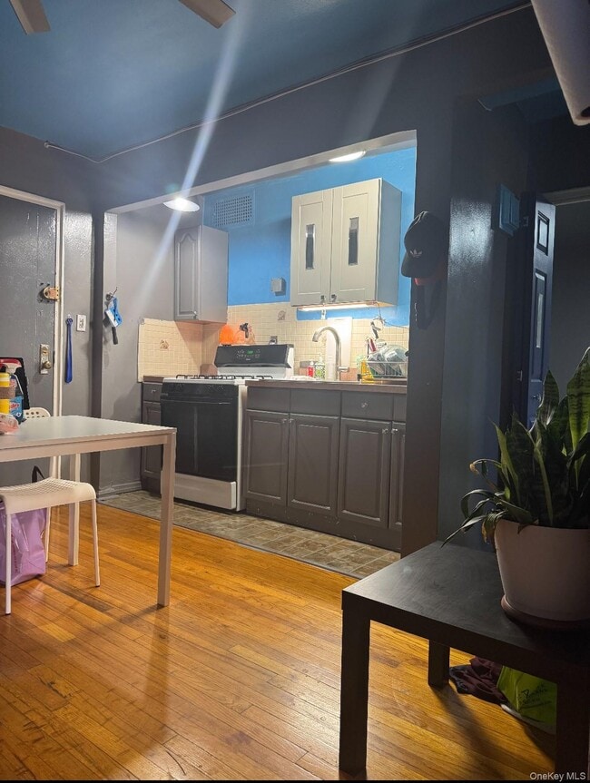 property at 212-04-212-75 75th Ave