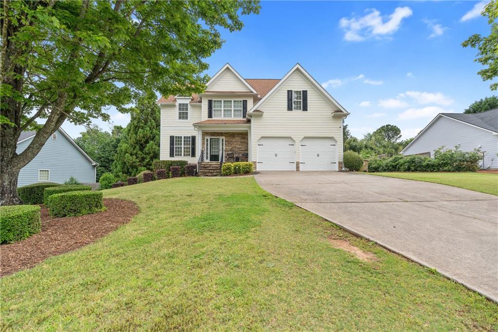 6462 Millstone Cove Dr in Flowery Branch, GA - Building Photo