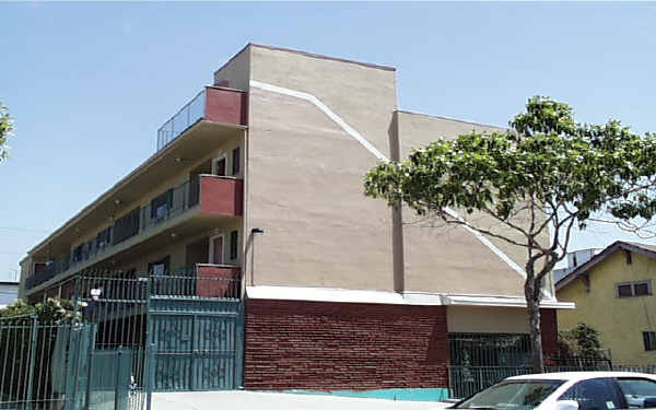 5633 Virginia Ave in Los Angeles, CA - Building Photo - Building Photo