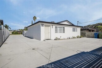 10501 Cantara St in Los Angeles, CA - Building Photo - Building Photo