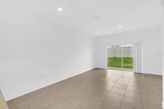 8765 Daybreak St in Sarasota, FL - Foto de edificio - Building Photo