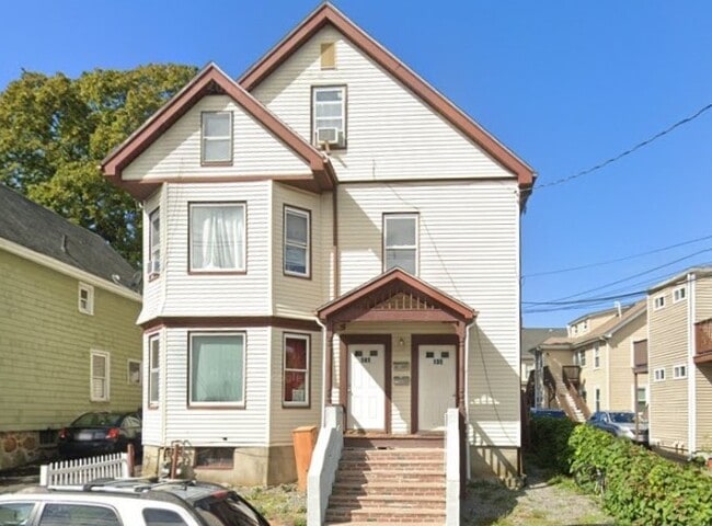 139 Lowell St, Unit 3