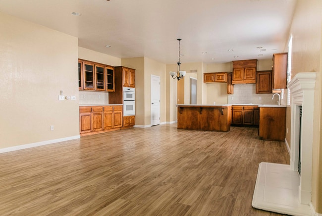 1762 Champagne St in Tulare, CA - Building Photo - Building Photo