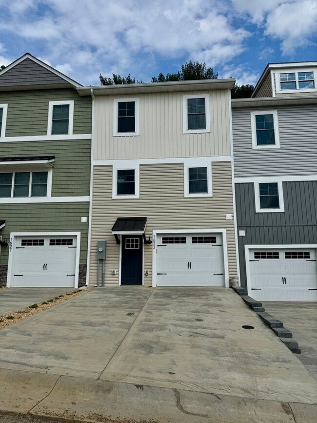 property at 1623 Palomino Trl