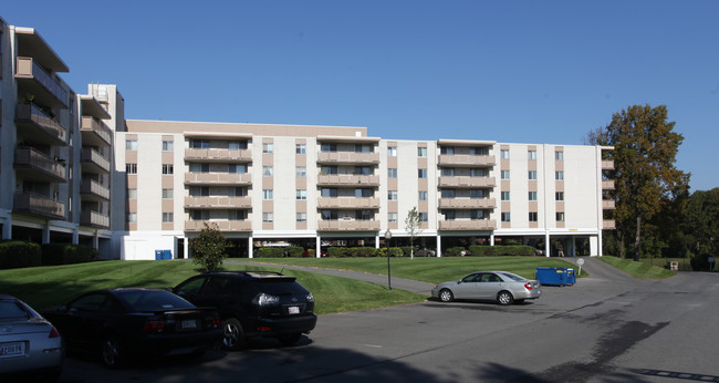 Lakeside Terrace in Bethesda, MD - Building Photo - Building Photo