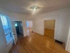 2536 N Oakland Ave in Milwaukee, WI - Building Photo - Building Photo