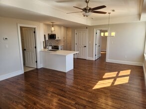 20 State St, Unit 4 in Bristol, RI - Building Photo - Building Photo