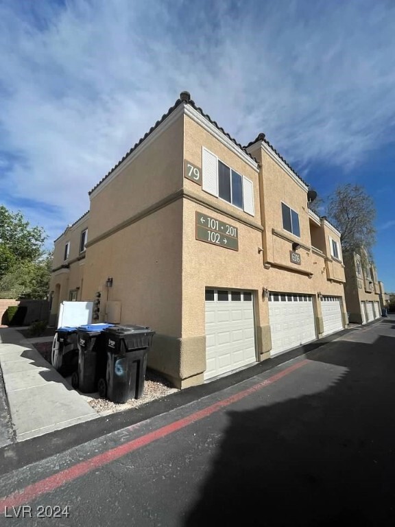 6316 Beige Bluff St in North Las Vegas, NV - Foto de edificio - Building Photo