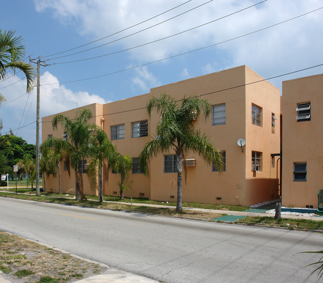 Ramona in Hollywood, FL - Foto de edificio - Building Photo