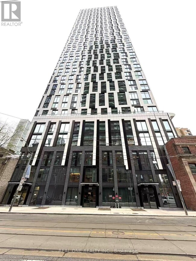 252-3252 Church St