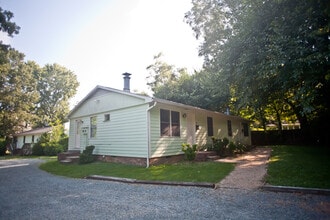 109 Cameron Ct in Chapel Hill, NC - Building Photo - Building Photo