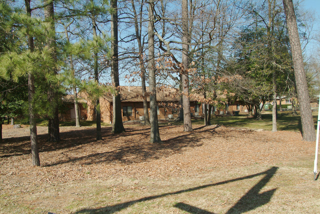 Hollybrook Apartments in Richmond, VA - Foto de edificio