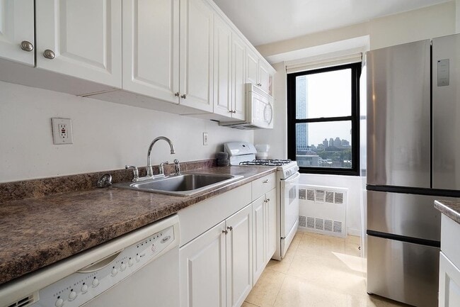 225 St Pauls Ave, Unit 9N in Jersey City, NJ - Building Photo - Building Photo