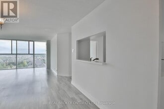 35 Trailwood Dr in Mississauga, ON - Building Photo - Building Photo